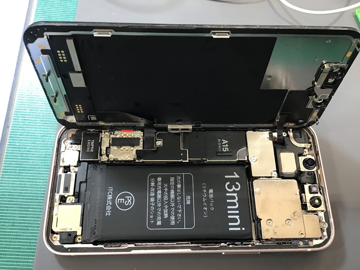 iPhone13miniのバッテリー交換ならデータそのまま修理可能なスマホ修理工房海老名ビナウォーク店へ！